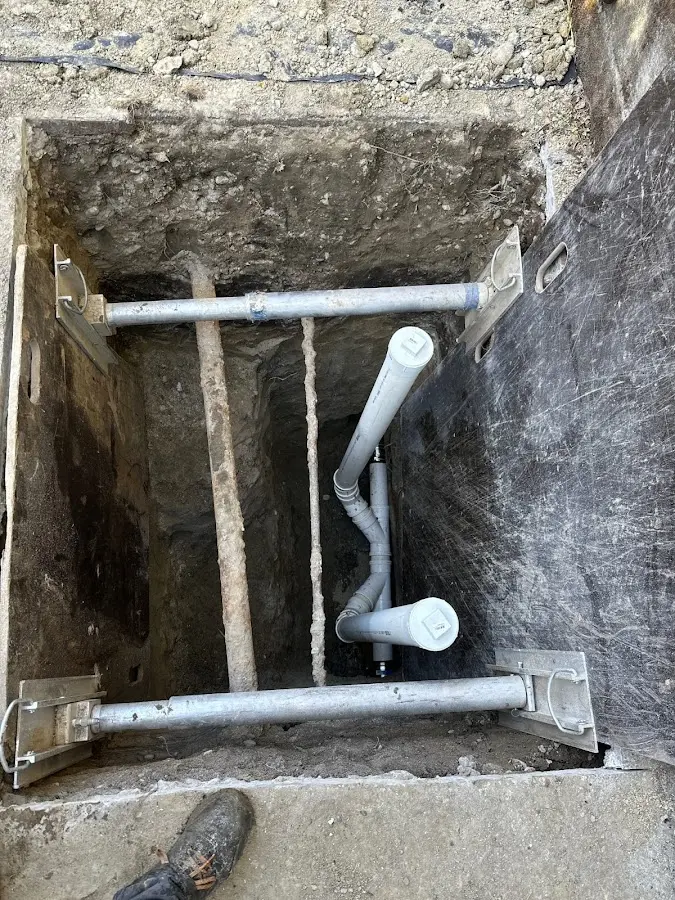 Experienced plumber completing Drain Cleaning work in Helena-West Helena